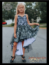 Load image into Gallery viewer, Issue #065 - Featuring WiestCreations